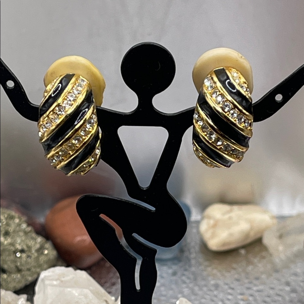 3.16.26-11 Vintage Elegant Christian Dior Clip Earrings